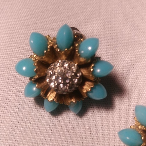 Sunburst Turquoise Color CLIP Earrings with Rhinestones - Picture 2 of 4